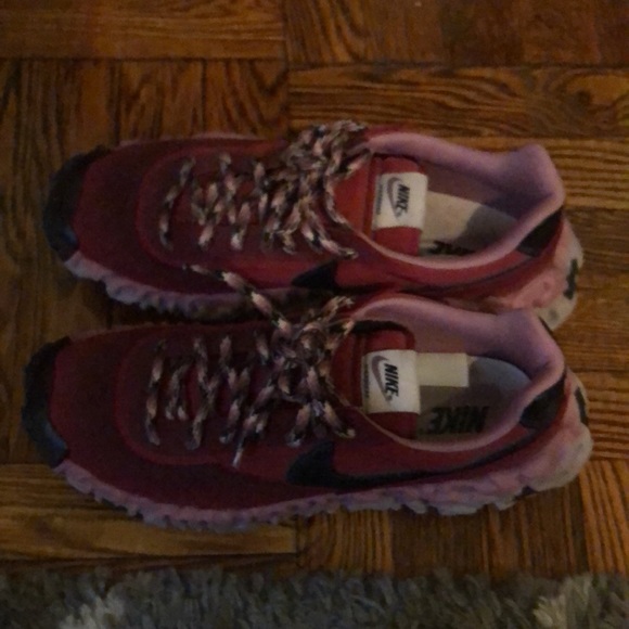 Nike shoes , worn maybe 4 times , in mint condition. - Picture 2 of 3